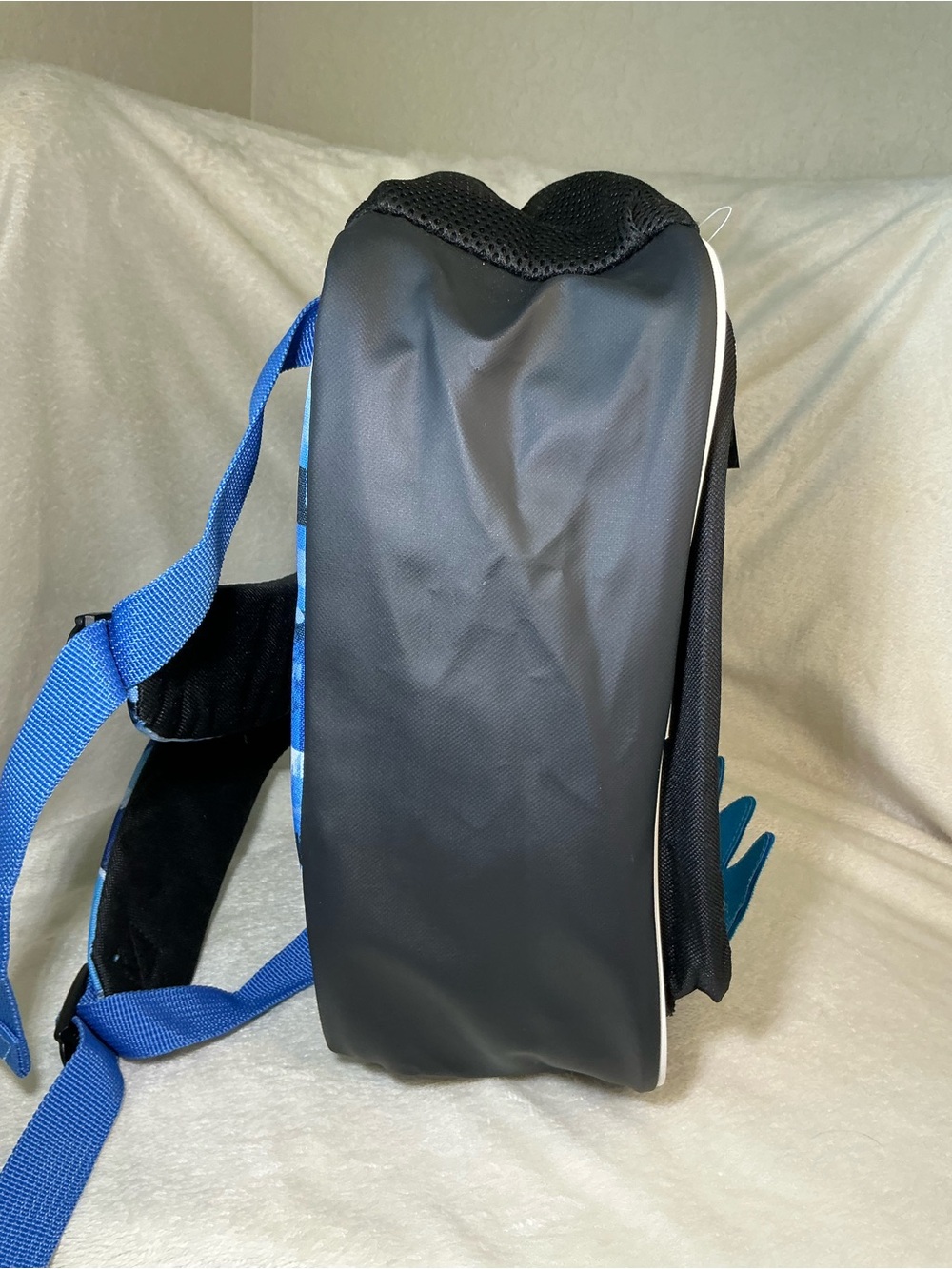 NEW! Universal Studio Jurassic World Boy’s 17" Laptop Blue Backpack NWT - Picture 13 of 13